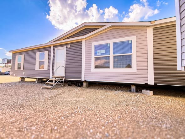Affordable Shoreline Mobile Home for Sale at $600/Month
